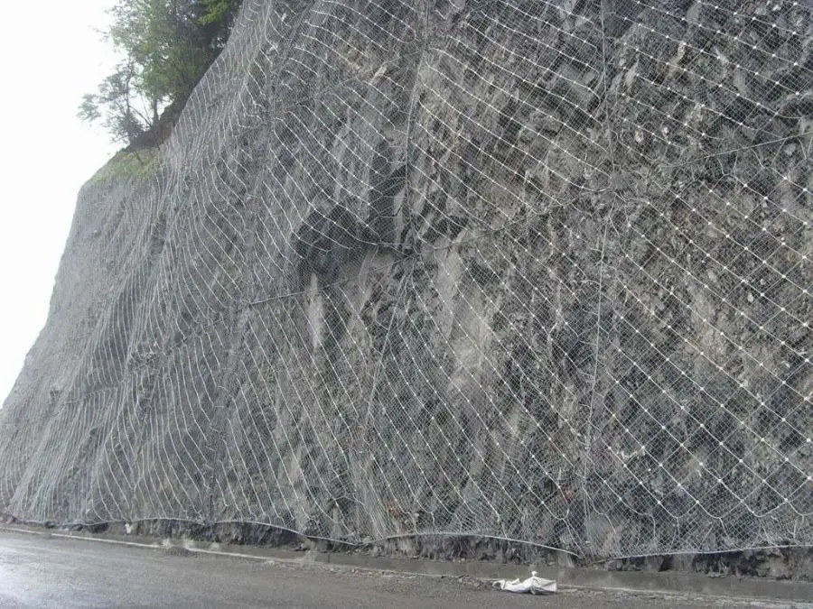 青湖路街道山体护坡